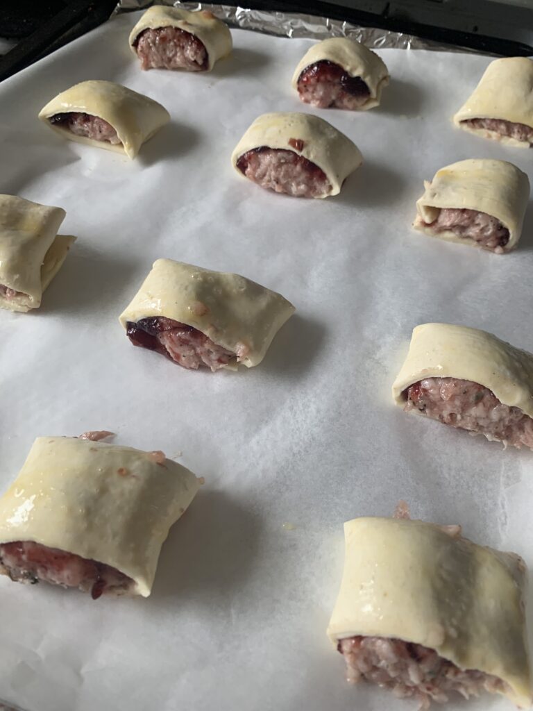 Delicious pork and cranberry sausage roll recipe