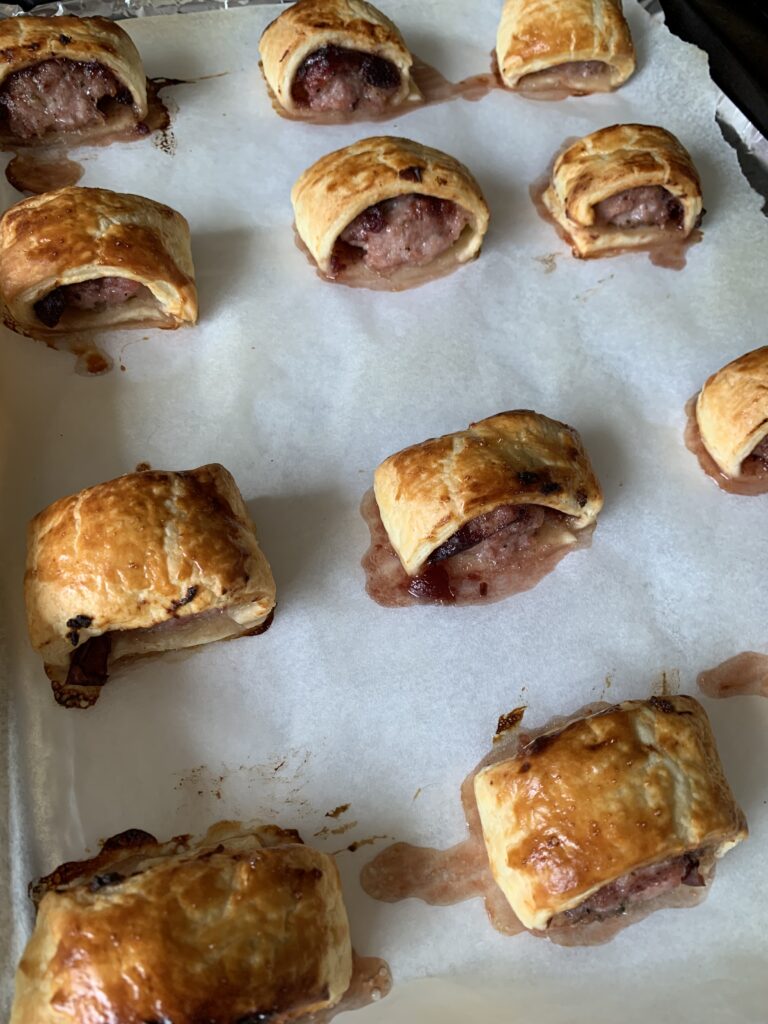 Delicious pork and cranberry sausage roll recipe