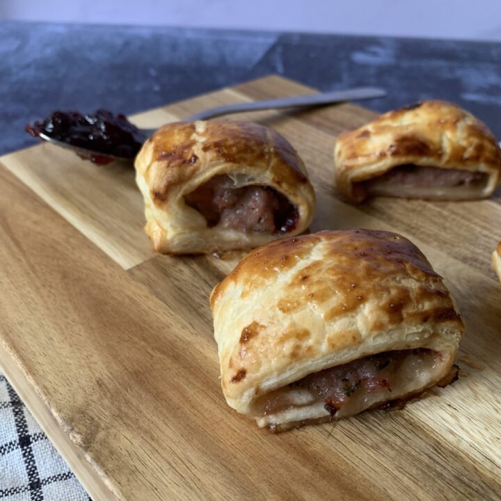 Delicious pork and cranberry sausage roll recipe