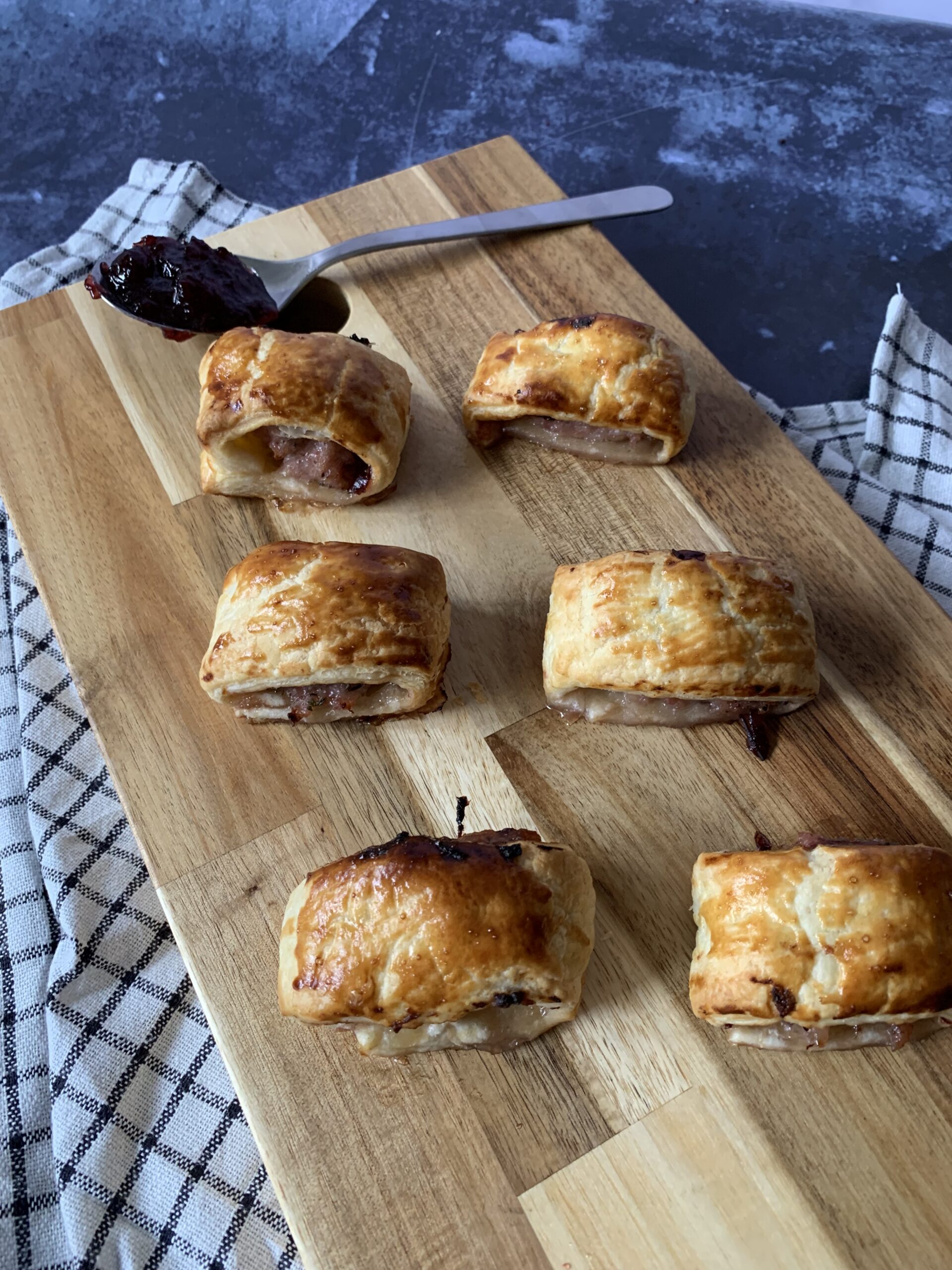 Delicious pork and cranberry sausage roll recipe