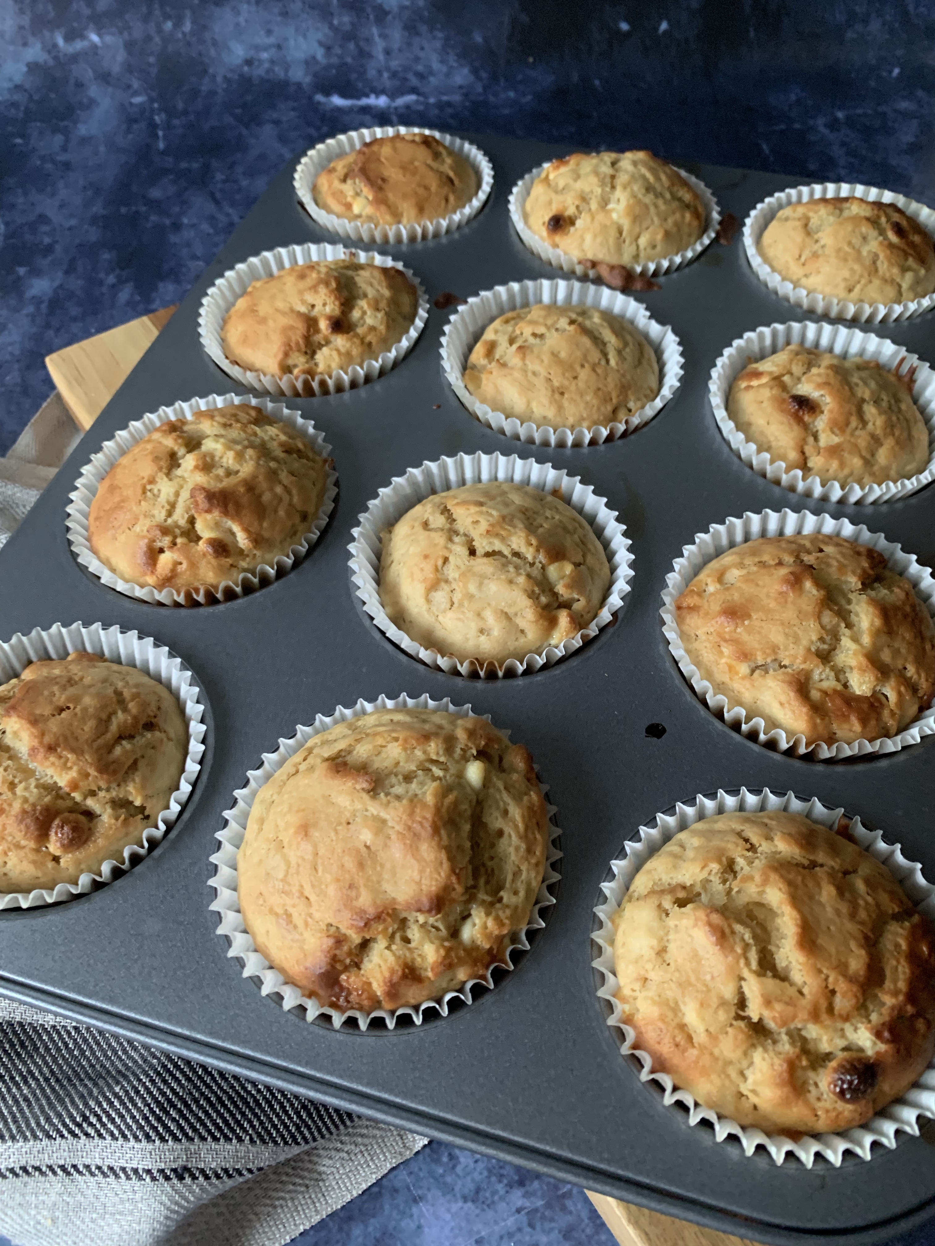 Quick and tasty banana and white chocolate muffins