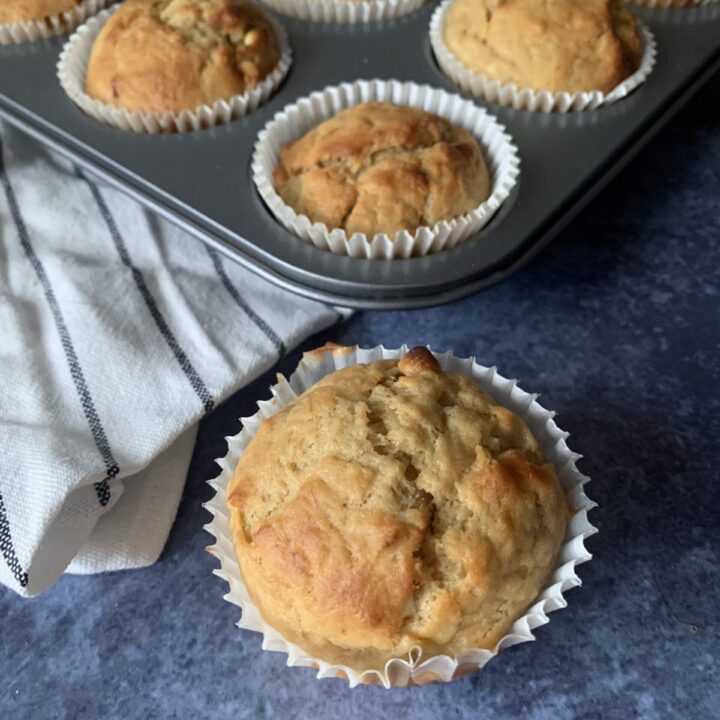 Quick and tasty banana and white chocolate muffins