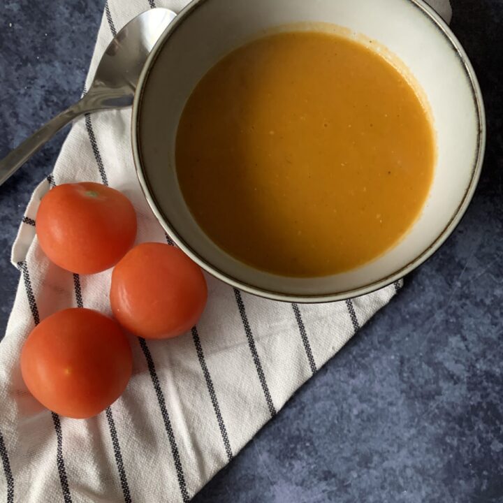 Easy homemade roasted tomato soup made in a soup maker