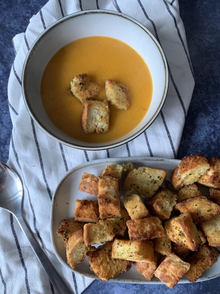 Easy homemade roasted tomato soup made in a soup maker